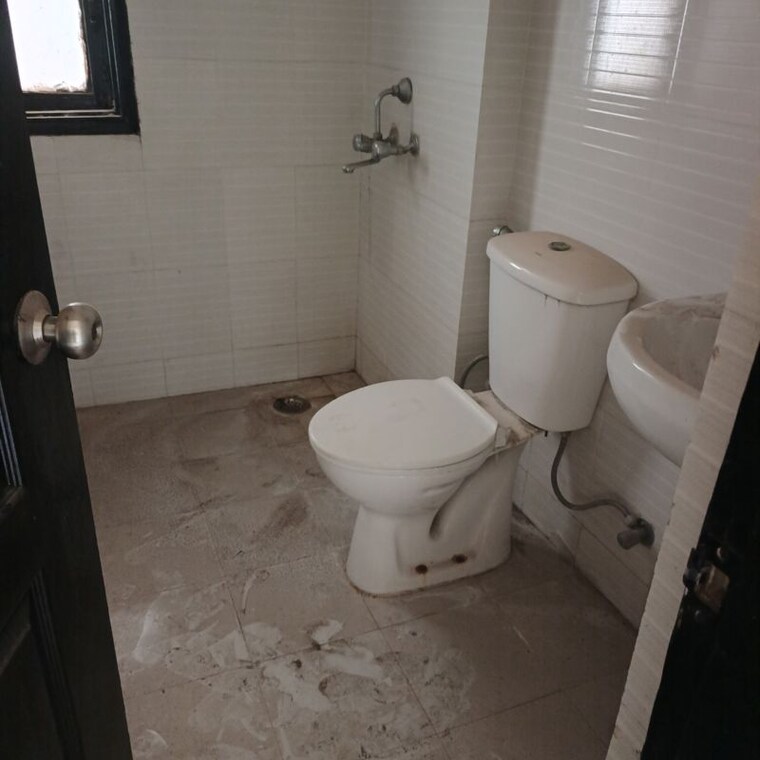 Bathroom, rps-savana 3.5 Bedroom 1862 Sq.Ft. Apartment In Sector 88 Faridabad 9952442