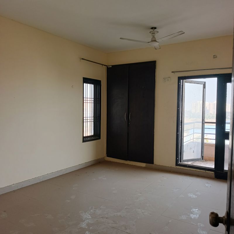 3.5 BHK + Servant Room Apartment For Rent in RPS Savana