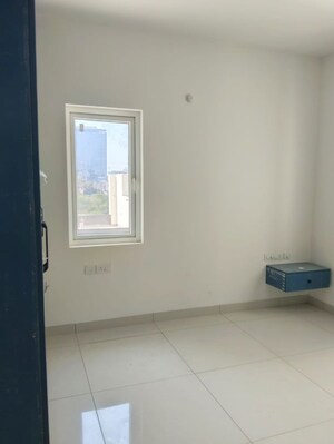 Room in 3 BHK Apartment at Aparna Zenon, Puppalaguda – for Rent