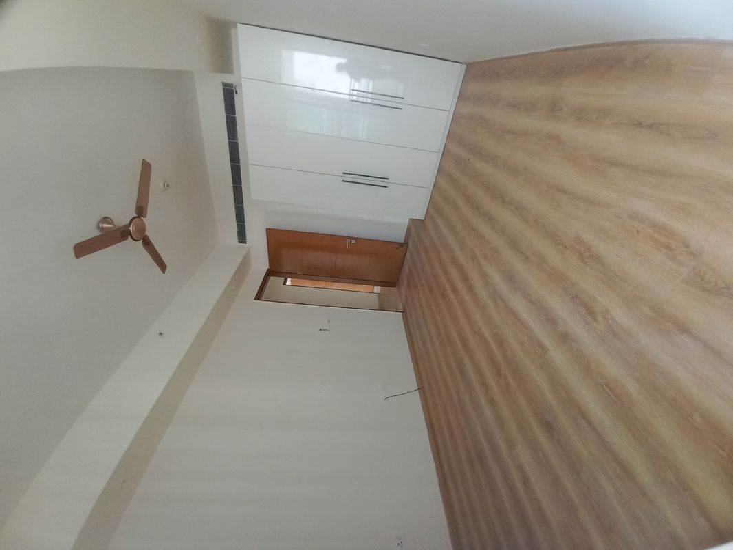 3 BHK + Servant Room 2500 Sq.Ft. Apartment in Mahagun Mezzaria