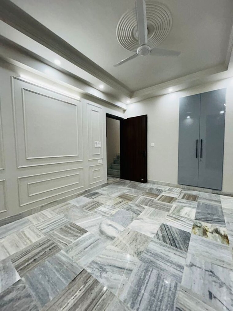 Room, greater kailash i 3 Bedroom 208 Sq.Yd. Builder Floor In Greater Kailash I Delhi 9952455