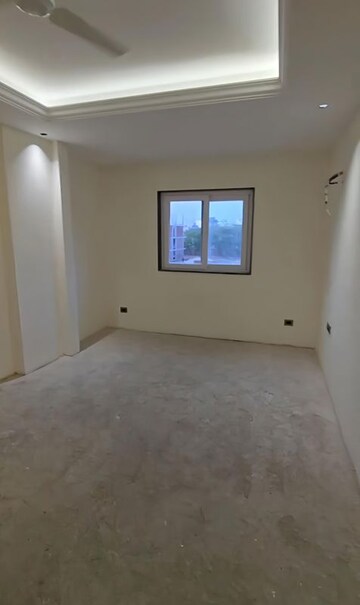 Room in 3 BHK Apartment at M3M Atrium, Sector 57 – for Rent