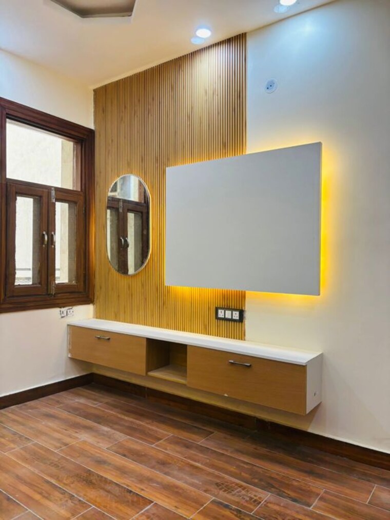 Room, uttam nagar 2 Bedroom 60 Sq.Yd. Builder Floor In Uttam Nagar Delhi 9952463