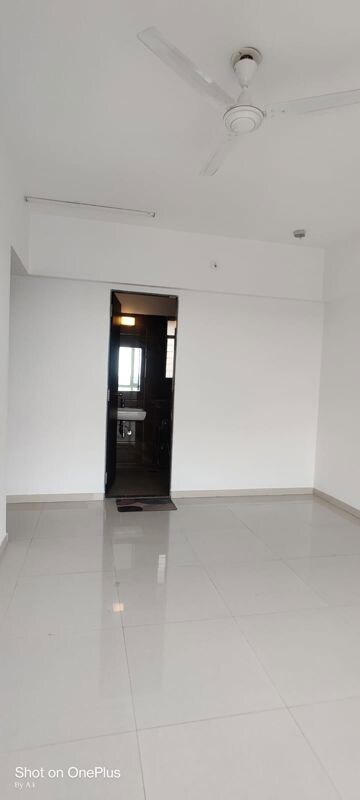 Room in 2 BHK Apartment at Nahar Cayenne, Powai – for Rent