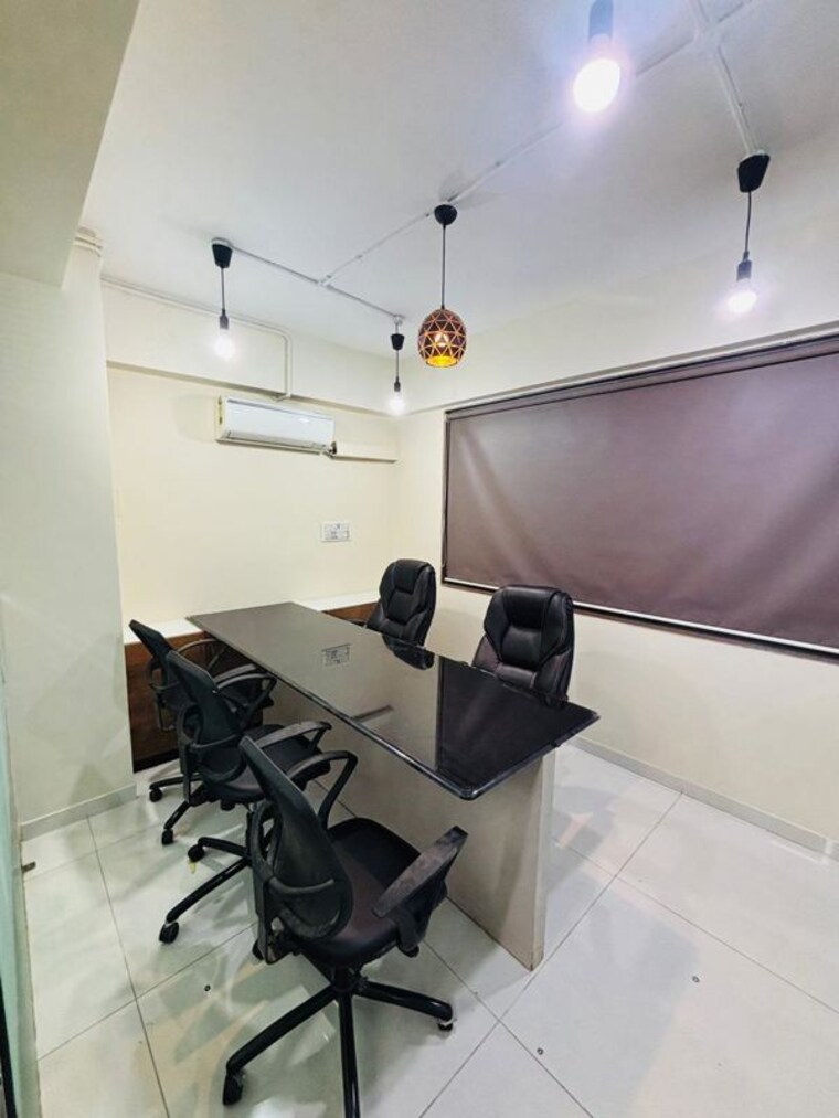 Team Area, navrangpura Commercial Office Space 1050 Sq.Ft. In Navrangpura Ahmedabad 9952427