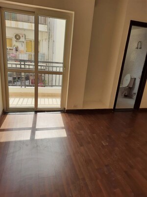 Room in 3 BHK Builder Floor at BPTP Park 81, Sector 81 – for Sale