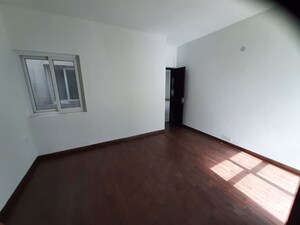 Room in 3 BHK Builder Floor at BPTP Park 81, Sector 81 – for Sale