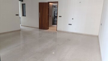 Room in 4 BHK Apartment at Radius Residency and Anand Bhuvan, Santacruz West – for Rent