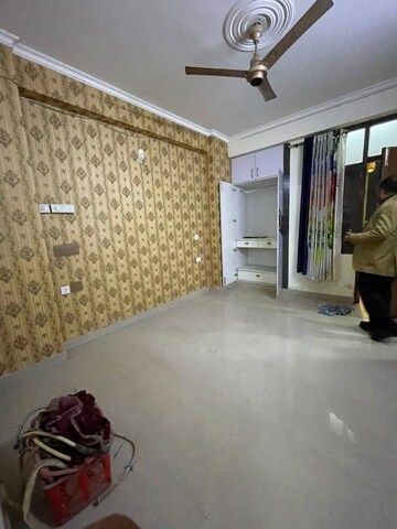 Parking in 3 BHK Builder Floor at Vasundhara Sector 3 – for Sale