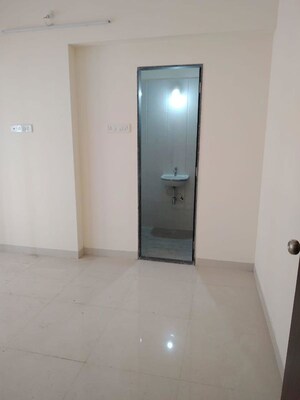 Room in 1 BHK Apartment at Gulmohar CHS Goregaon, Goregaon West – for Rent