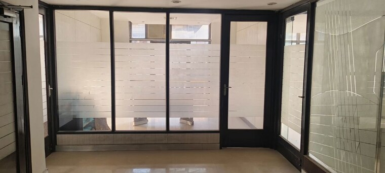 Team Area, green park extension Commercial Office Space 1850 Sq.Ft. In Green Park Extension Delhi 9952541