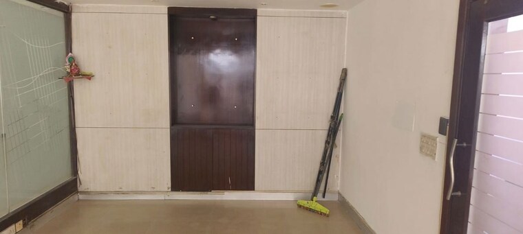 Team Area, green park extension Commercial Office Space 1850 Sq.Ft. In Green Park Extension Delhi 9952541
