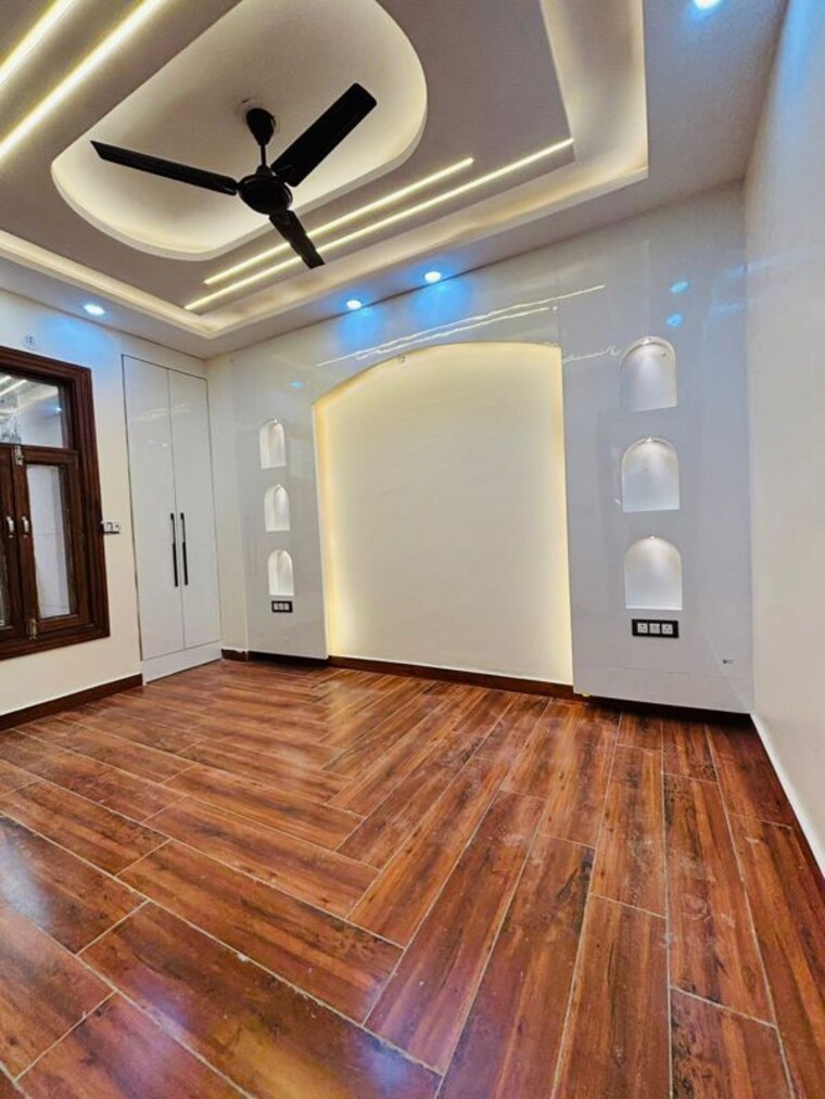 Bedroom, uttam nagar 4 Bedroom 120 Sq.Yd. Builder Floor In Uttam Nagar Delhi 9952642