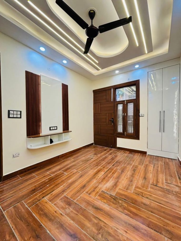Bedroom, uttam nagar 4 Bedroom 120 Sq.Yd. Builder Floor In Uttam Nagar Delhi 9952642