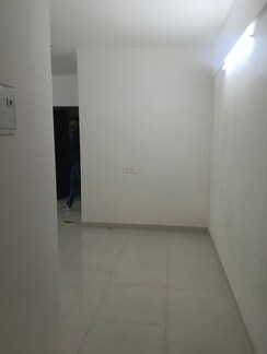 2 BHK + Extra Room Apartment For Rent in Signature Global Proxima Phase 2