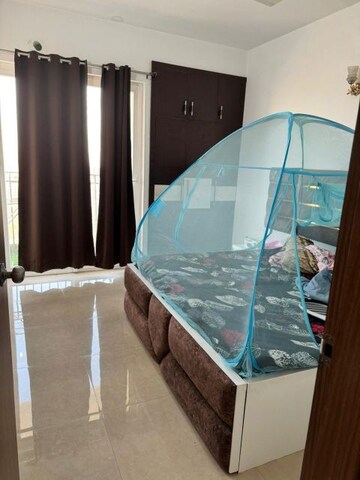 Room in 2 BHK Apartment at Amrapali Golf Homes, Sector 4 Greater Noida – for Sale