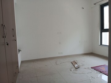 Room in 2 BHK Apartment at Kalpataru Immensa, Kolshet Road – for Rent