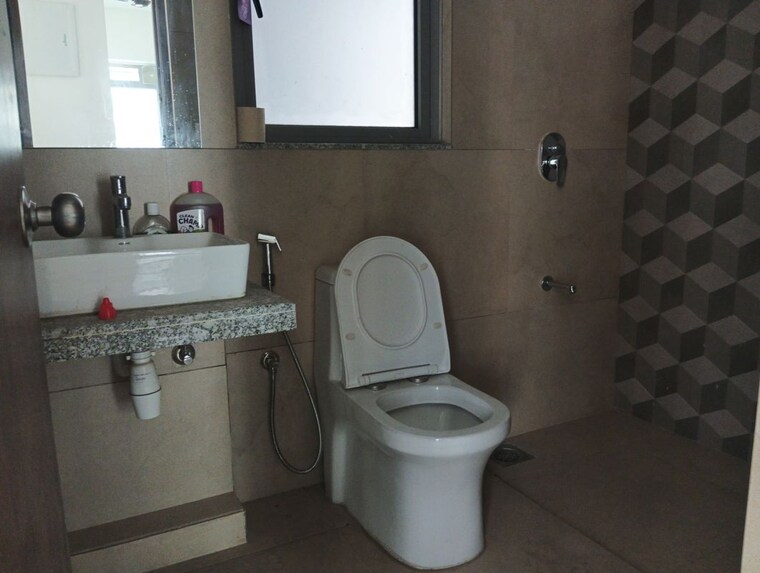 Bathroom, kalpataru-immensa 2 Bedroom 637 Sq.Ft. Apartment In Kolshet Road Thane 9952711