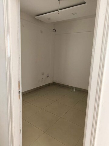 Room in 2 BHK Apartment at Sriven Daksha Elite, Bommasandra – for Sale