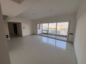 Room in 2 BHK Apartment at Godrej Hillside 2, Mahalunge – for Rent