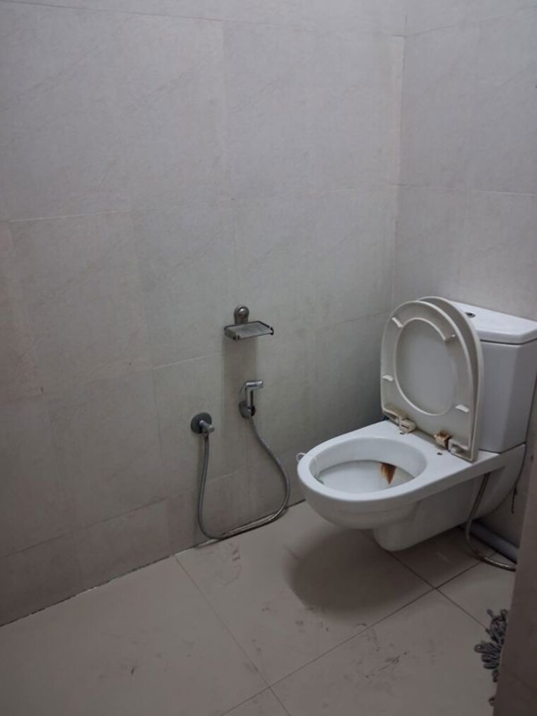 Bathroom, shivalik-abaise Commercial Office Space 1368 Sq.Ft. In Prahlad Nagar Ahmedabad 9952750
