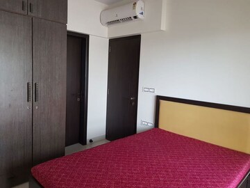 Room in 2.5 BHK Apartment at Darvesh Grand, Khar West – for Sale