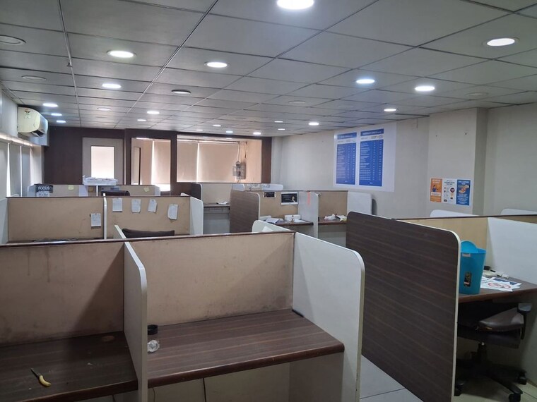 Team Area, shivalik-abaise Commercial Office Space 1368 Sq.Ft. In Prahlad Nagar Ahmedabad 9952897