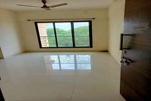 Room in 2 BHK Apartment at Mayfair Housing Hillcrest, Vikhroli West – for Sale