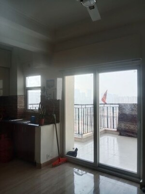 Room in 3 BHK Apartment at Amrapali Golf Homes, Sector 4 Greater Noida – for Sale