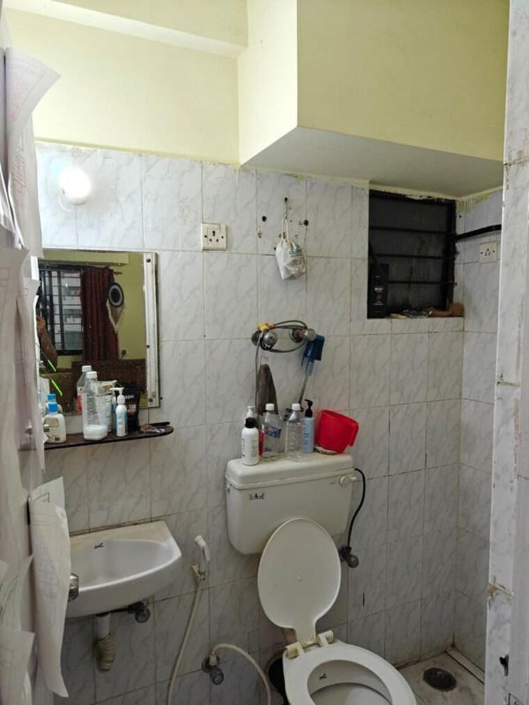 Bathroom, radha kunj 2 Bedroom 820 Sq.Ft. Builder Floor In Radha Kunj Ghaziabad 9952879