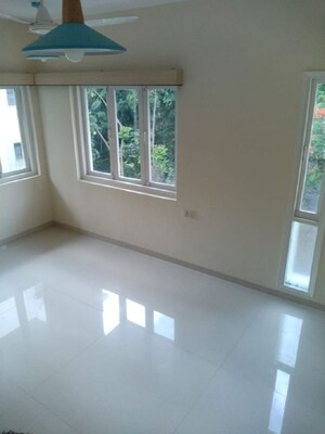 Bedroom in 2 BHK Apartment at Juhu – for Rent