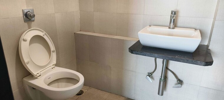 Bathroom, mayfair-housing-hillcrest 2 Bedroom 675 Sq.Ft. Apartment In Vikhroli West Mumbai 9953008