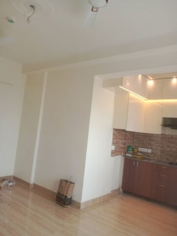 Room in 3 BHK Apartment at Amrapali Golf Homes, Sector 4 Greater Noida – for Sale