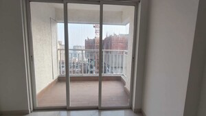 Room in 2 BHK Apartment at Lodha Amara, Kolshet Road – for Rent