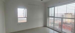 Room in 2 BHK Apartment at Lodha Amara, Kolshet Road – for Rent