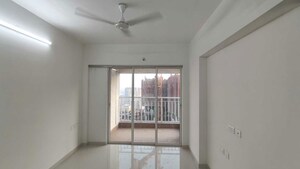 Room in 2 BHK Apartment at Lodha Amara, Kolshet Road – for Rent