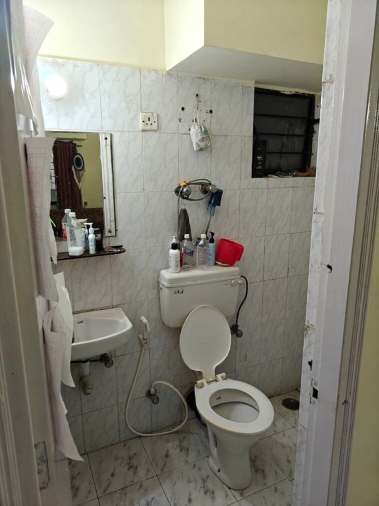 Bathroom, radha kunj 2 Bedroom 820 Sq.Ft. Builder Floor In Radha Kunj Ghaziabad 9953062