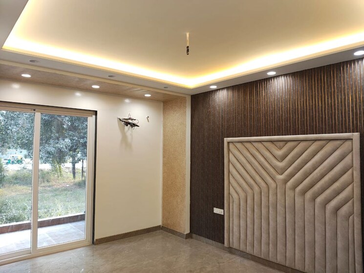 Room, sector 84 4 Bedroom 434 Sq.Yd. Builder Floor In Sector 84 Faridabad 9953131