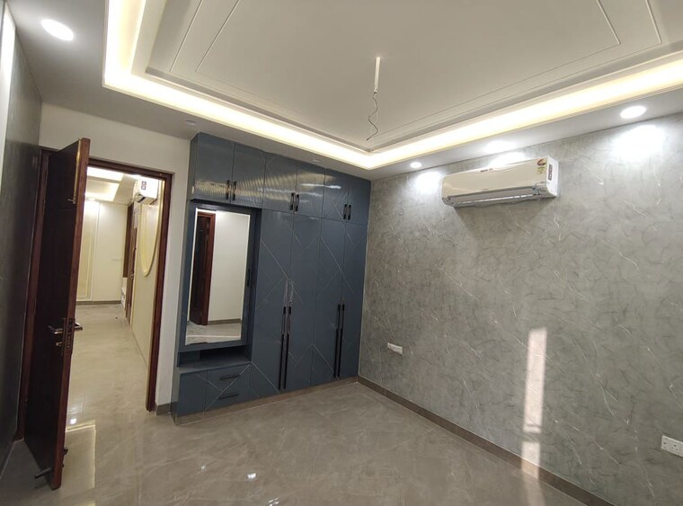 Room, sector 84 4 Bedroom 427 Sq.Yd. Builder Floor In Sector 84 Faridabad 9953137