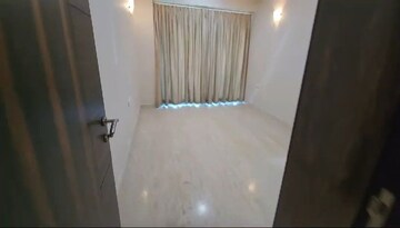 Room in 2 BHK Apartment at Raheja Atlantis, Lower Parel – for Sale