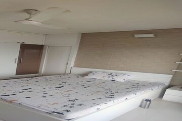 Team Area in 2 BHK Apartment at Mayfair Housing Hillcrest, Vikhroli West – for Sale