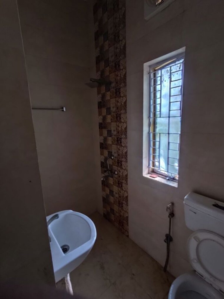 Bathroom, sector 46 3 Bedroom 1420 Sq.Ft. Builder Floor In Sector 46 Noida 9953376
