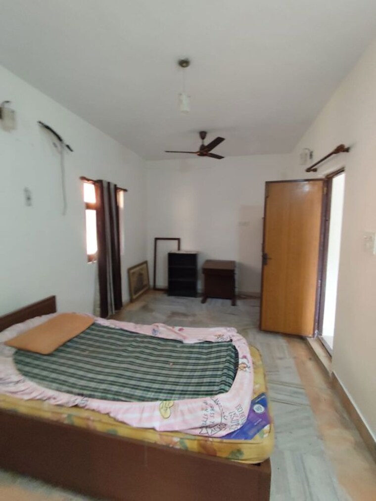 Bedroom, sector 46 3 Bedroom 1420 Sq.Ft. Builder Floor In Sector 46 Noida 9953376