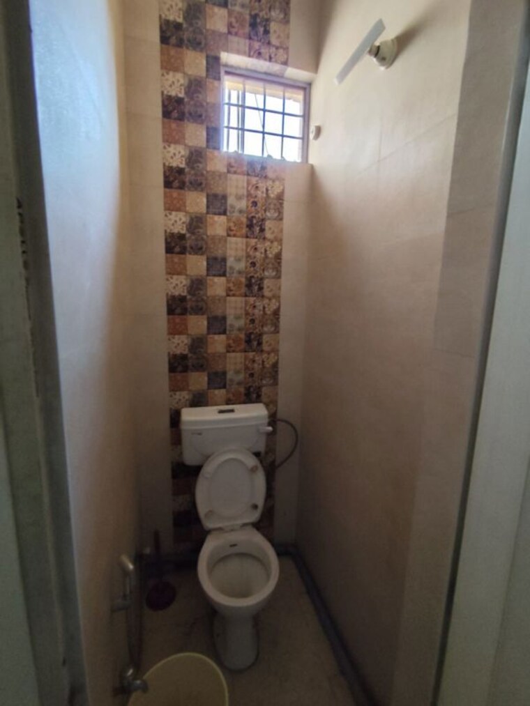 Bathroom, sector 46 3 Bedroom 1420 Sq.Ft. Builder Floor In Sector 46 Noida 9953376