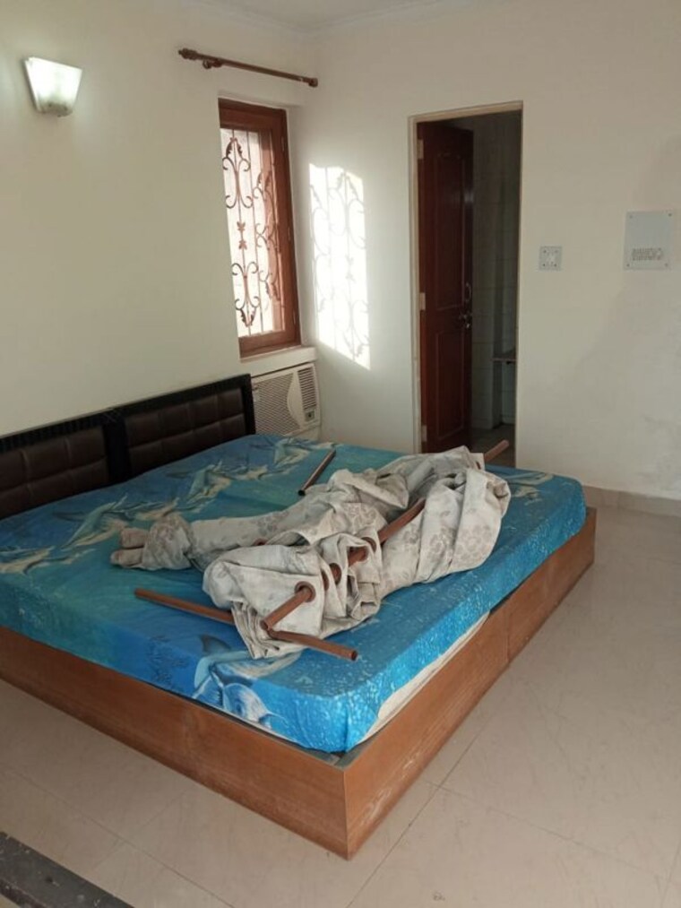Bedroom, vasant kunj 3 Bedroom 1842 Sq.Ft. Builder Floor In Vasant Kunj Delhi 9953421