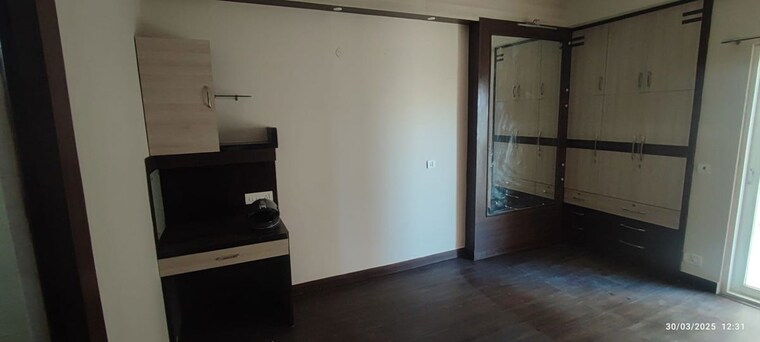 Room, sector 78 3 Bedroom 1447 Sq.Ft. Builder Floor In Sector 78 Noida 9953615