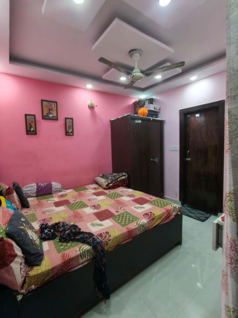 Bedroom, uttam nagar 3 Bedroom 85 Sq.Yd. Builder Floor In Uttam Nagar Delhi 9953808