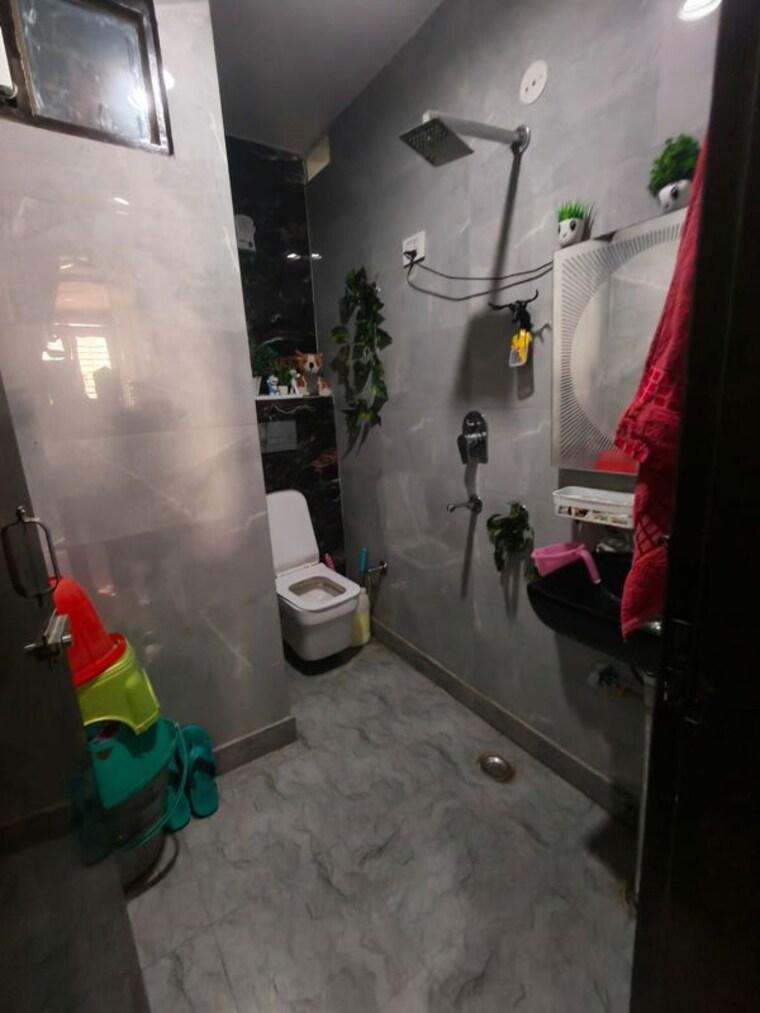 Bathroom, uttam nagar 3 Bedroom 85 Sq.Yd. Builder Floor In Uttam Nagar Delhi 9953808