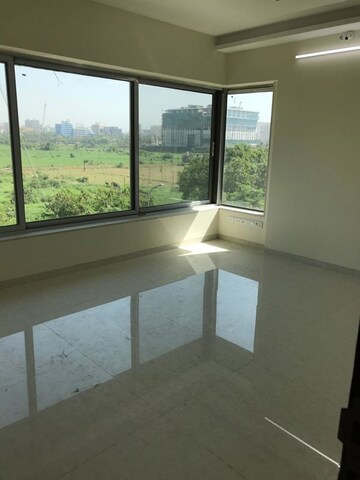 Room in 3 BHK Apartment at Mirchandani Triton, Santacruz West – for Sale