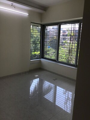 Room in 3 BHK Apartment at Mirchandani Triton, Santacruz West – for Sale